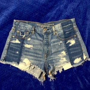 American Eagle High rise Festival short! Cute two tone denim!